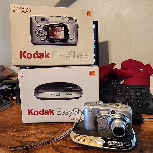 Kodak Other - Kodak EasyShare (DX4330) Digital Camera 3.1 MP w/ Camera Dock II 2